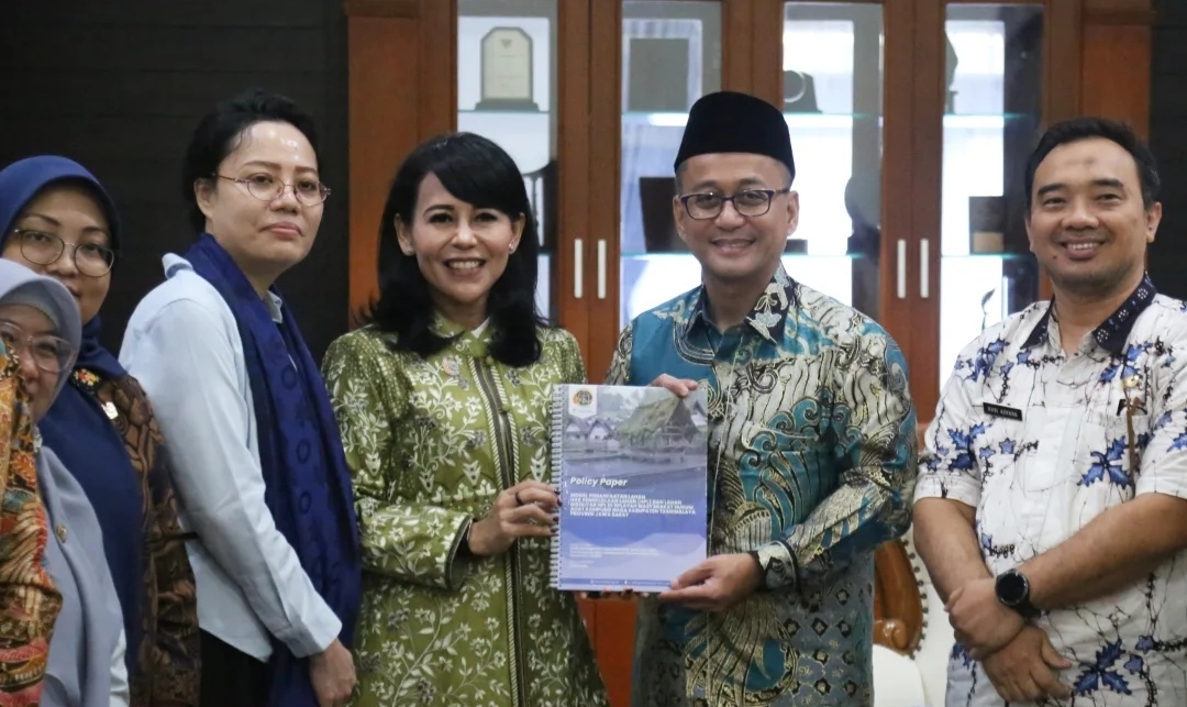 Bupati Tasikmalaya Dorong Kepastian Hukum Tanah Kampung Naga