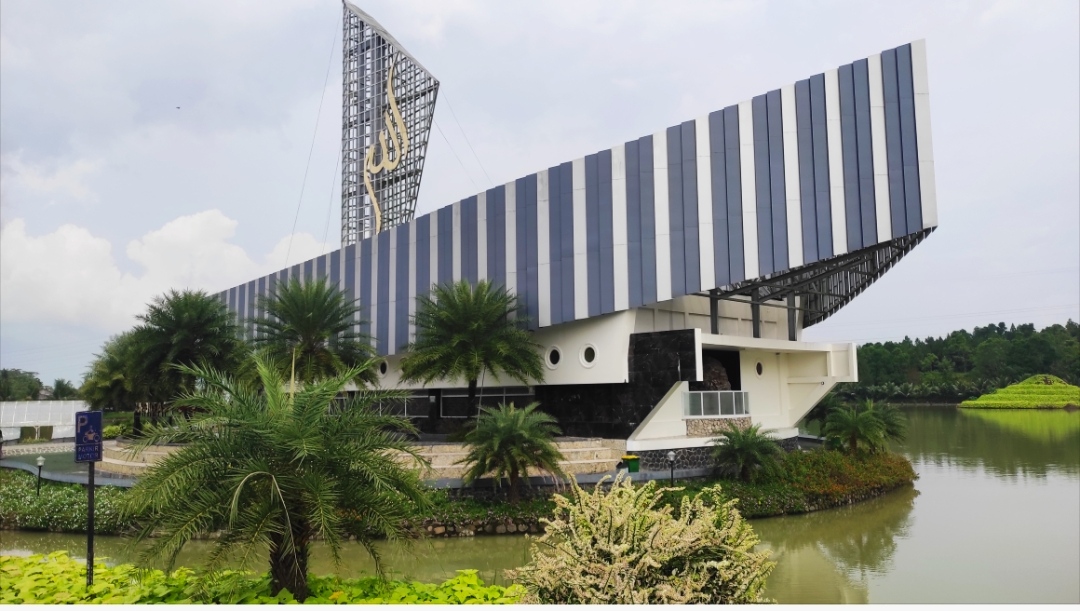 Masjid As-Shodiqin, Destinasi Singgah Unik di Perbatasan Banjar–Majenang