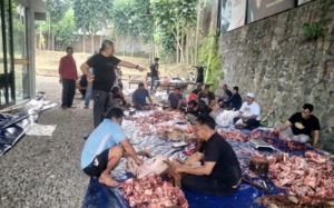 Gerindra dan PPP Kota Tasikmalaya Salurkan Daging Kurban kepada Warga dan Pengurus Partai