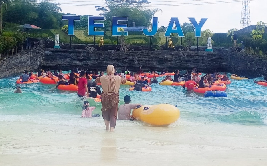 Tee Jay Waterpark Jadi Favorit Wisatawan