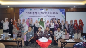 Advancing Classroom English (ACE) : Meningkatkan Kepercayaan Diri Guru SD dalam Menggunakan Classroom English di Kelas