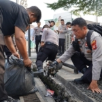Polres Tasikmalaya Bersihkan Alun-Alun Singaparna Melalui Gerakan Indonesia Asri