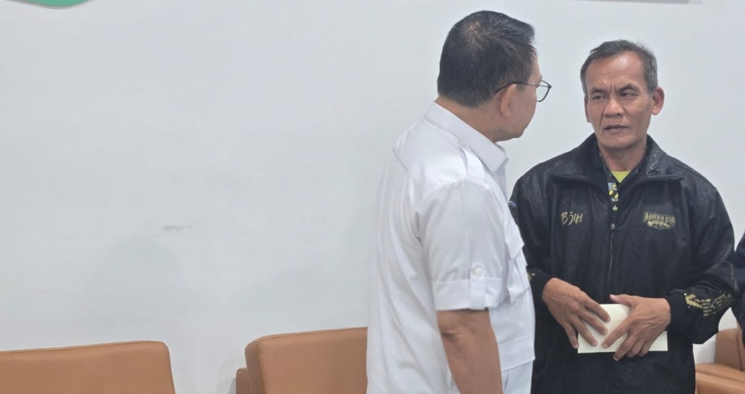 Presiden Prihatin, Dudung Jenguk Korban Penyekapan dan Penganiayaan di Bandung