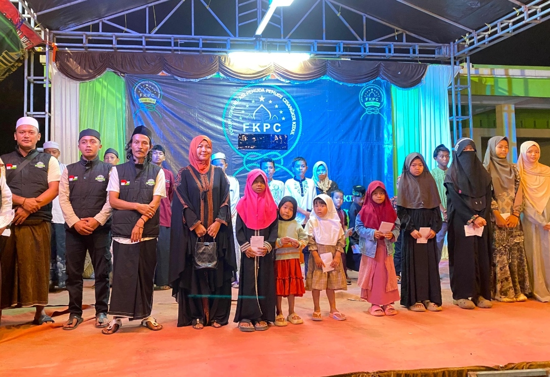 Peringati 10 Muharram, FKPC Santuni 30 Anak Yatim di Cibeureum