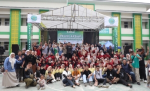 Reuni Akbar Tiga Dekade, Temu Kangen Hingga Umroh untuk Guru