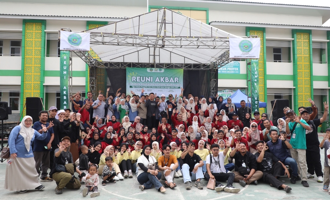 Reuni Akbar Tiga Dekade, Temu Kangen Hingga Umroh untuk Guru