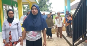 Kekeringan di Bojonggambir, Ratusan Warga Andalkan Air dari Masjid