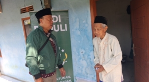 Yayasan PNS Kembali Salurkan Bantuan Beras dan Uang Tunai untuk Warga Karanganyar
