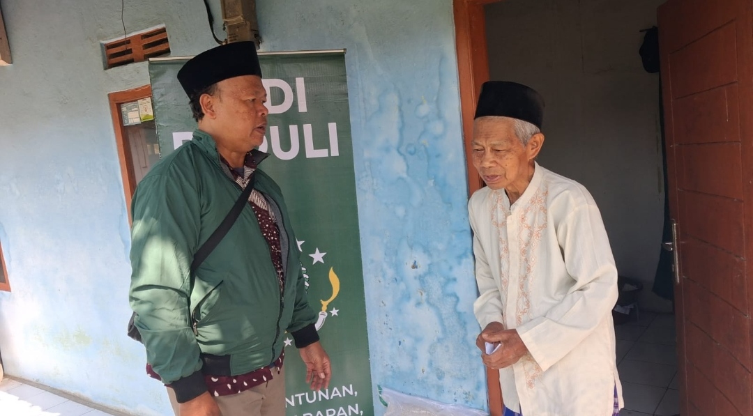 Yayasan PNS Kembali Salurkan Bantuan Beras dan Uang Tunai untuk Warga Karanganyar