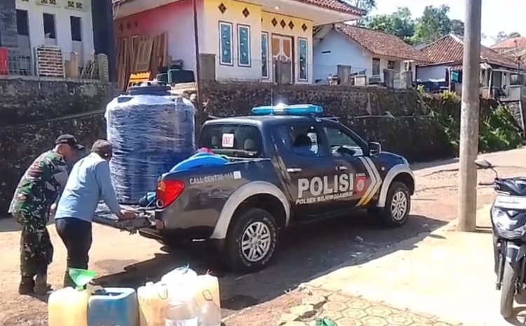 Bojonggambir Dilanda Kekeringan, Polisi Kirim Air Bersih