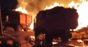 Kebakaran Melanda TPA Cipayung Depok, Dua Truk Pengangkut Sampah Ikut Terbakar
