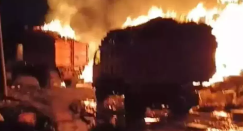 Kebakaran Melanda TPA Cipayung Depok, Dua Truk Pengangkut Sampah Ikut Terbakar