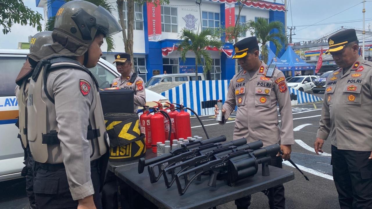Pastikan Pelayanan Maksimal, Kapolres Tasikmalaya Periksa Kendaraan dan Peralatan Operasional