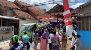Kekeringan Melanda Sukaraja, Polres Tasikmalaya Kirim 8.000 Liter Air Bersih