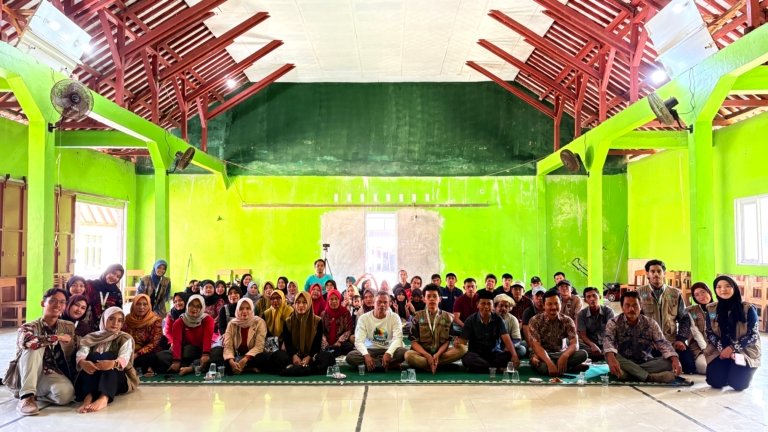 Lebih dari Sekadar Pengabdian : Kisah Mahasiswa KKN Internasional BKS PTN Barat Kelompok 13 di Desa Mandalajaya