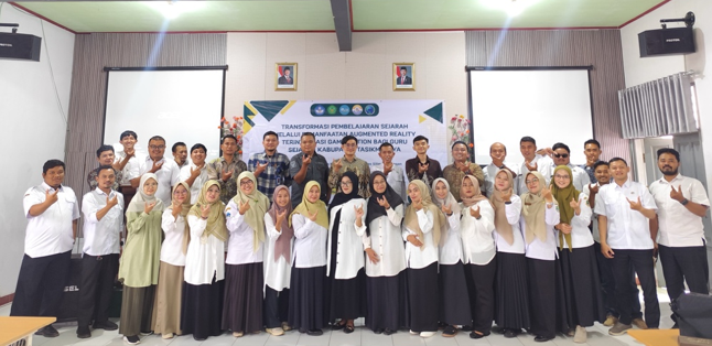 Transformasi Pembelajaran Sejarah, Tim Pengabdian Unsil Latih Guru Di Tasikmalaya Manfaatkan Teknologi AR