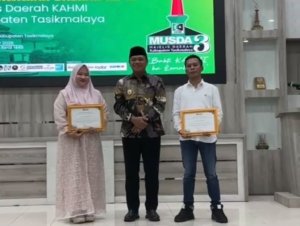 Kenang Jasa Pendiri HMI Cipasung, KAHMI Tasikmalaya Beri Penghargaan