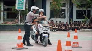 Cegah Kecelakaan Remaja, Satlantas Polres Tasikmalaya Latih Pelajar Safety Riding
